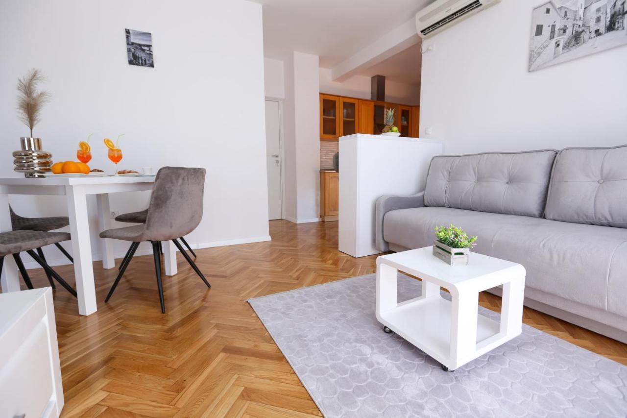 Apartmani Guto Podstrana Exterior photo